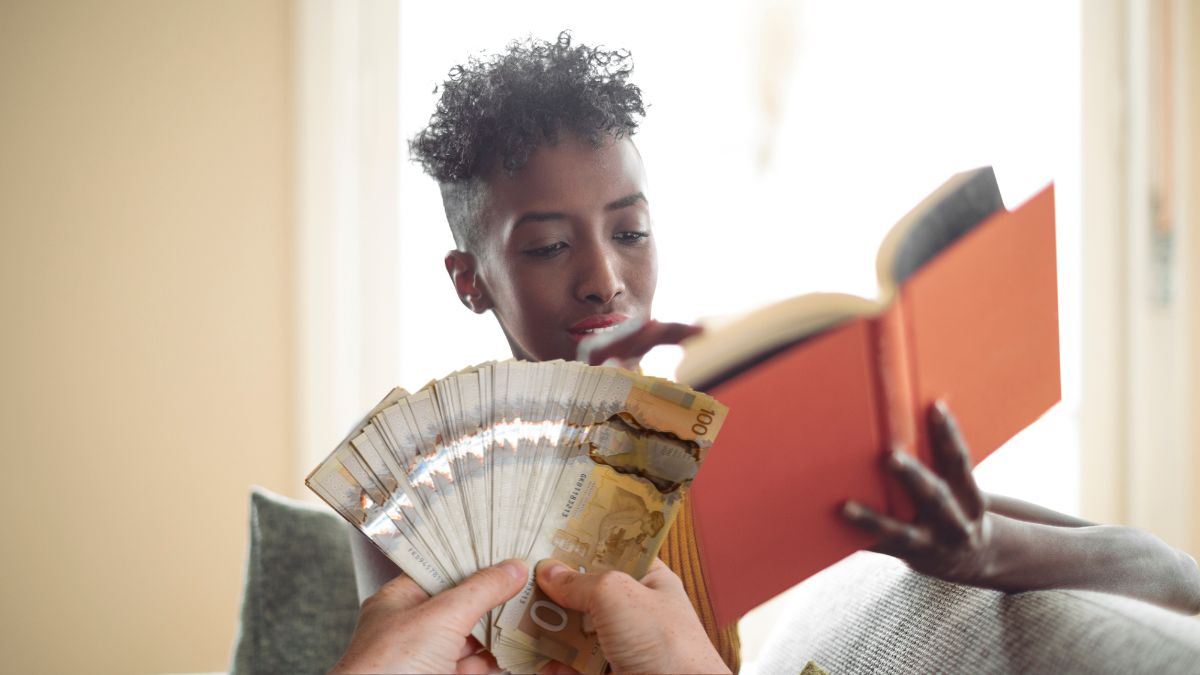 12 Best Ways to Make Money Reading Books in Canada